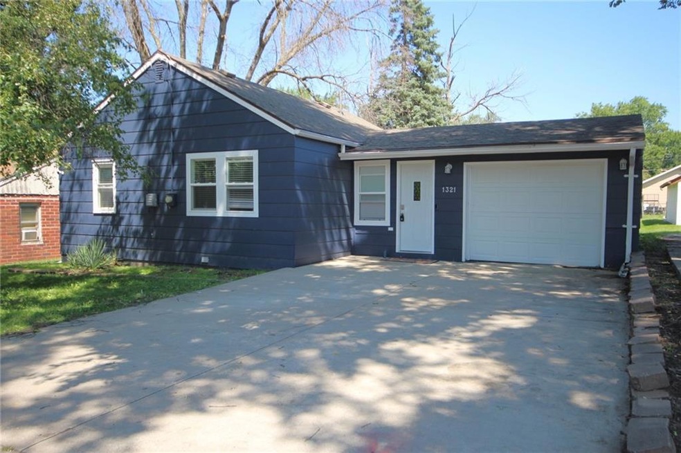 1321 Burnham Ave, Des Moines, IA 50315 - photo 1