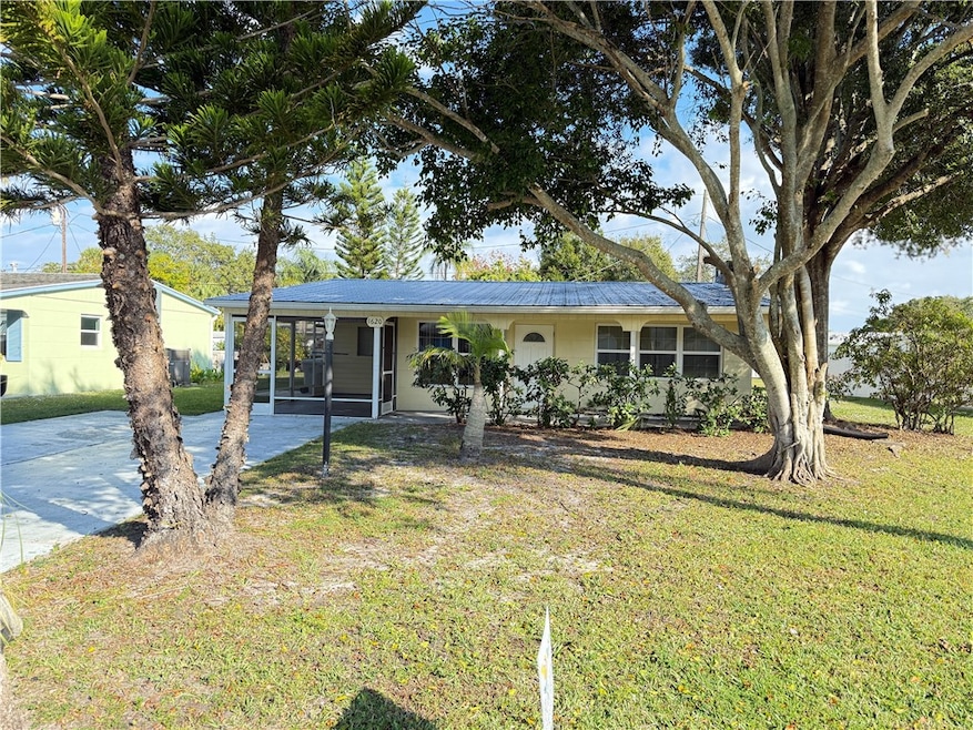 1620 5th Ave, Vero Beach, FL 32960 - photo 1