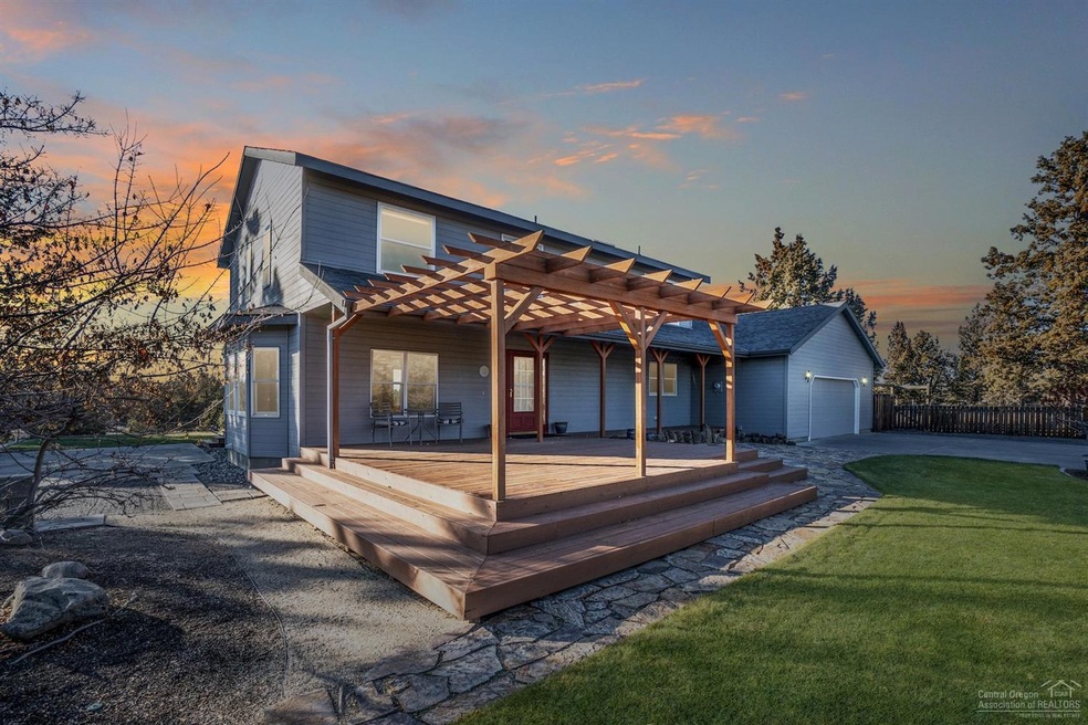 64119 Hunnell Rd, Bend, OR 97703 - photo 1