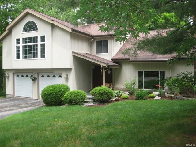 2107 Lavoie Ct, Yorktown Heights, NY 10598 - photo 1