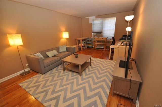 325 E 201 St unit 3J, Bronx, NY 10458 - photo 1