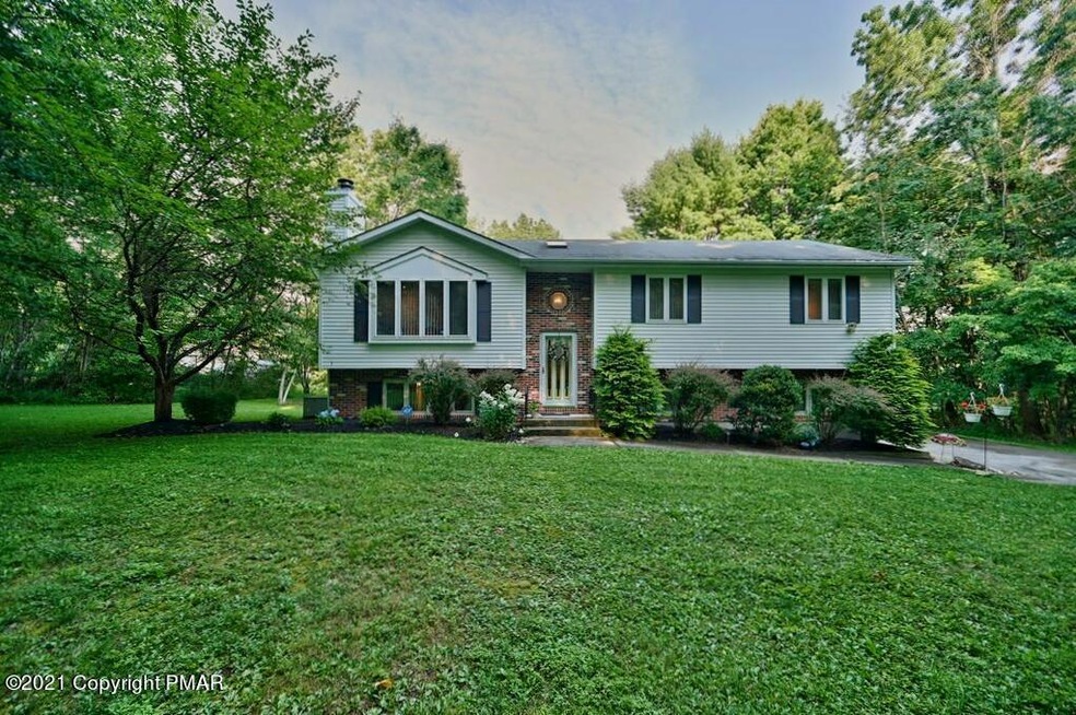 267 Bear Medicine Cir, Effort, PA 18330 - photo 1