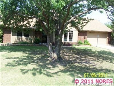 8404 S Kalanchoe Ave, Broken Arrow, OK 74011 - photo 1