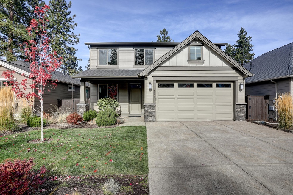 60432 Hedgewood Ln, Bend, OR 97702 - photo 1