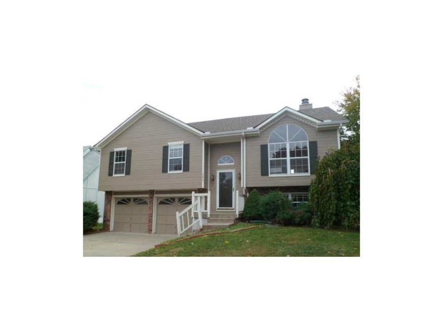 103 W Calico Dr, Raymore, MO 64083 - photo 1