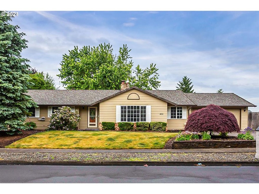 831 SW 28th St, Troutdale, OR 97060 - photo 1