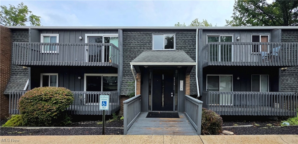 6215 Hidden Creek Dr unit 118, Lorain, OH 44053 - photo 1