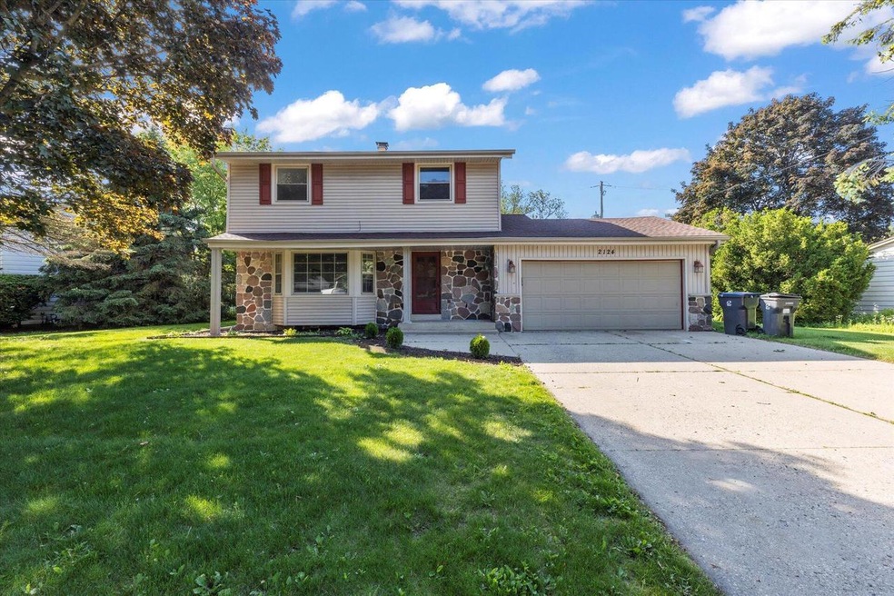2124 Laura Ln, Waukesha, WI 53186 - photo 1