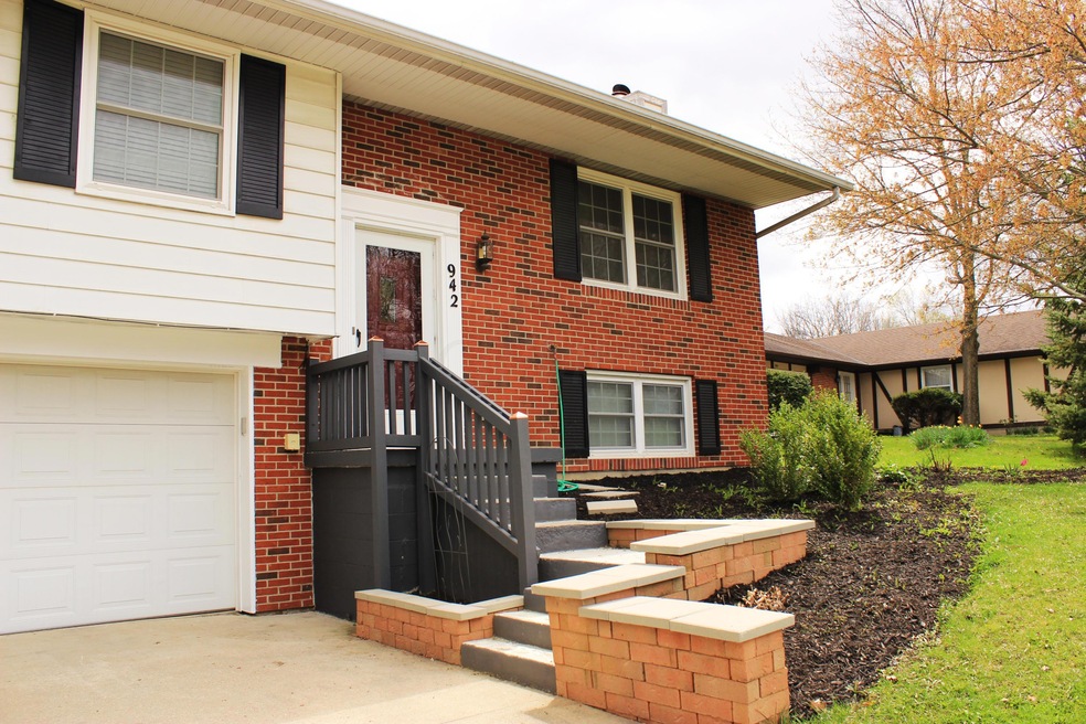 942 Hickory Dr, Marysville, OH 43040 - photo 1