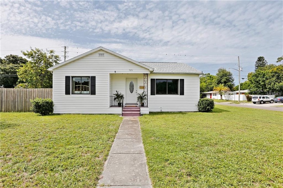 Charming Mid Century Cottage