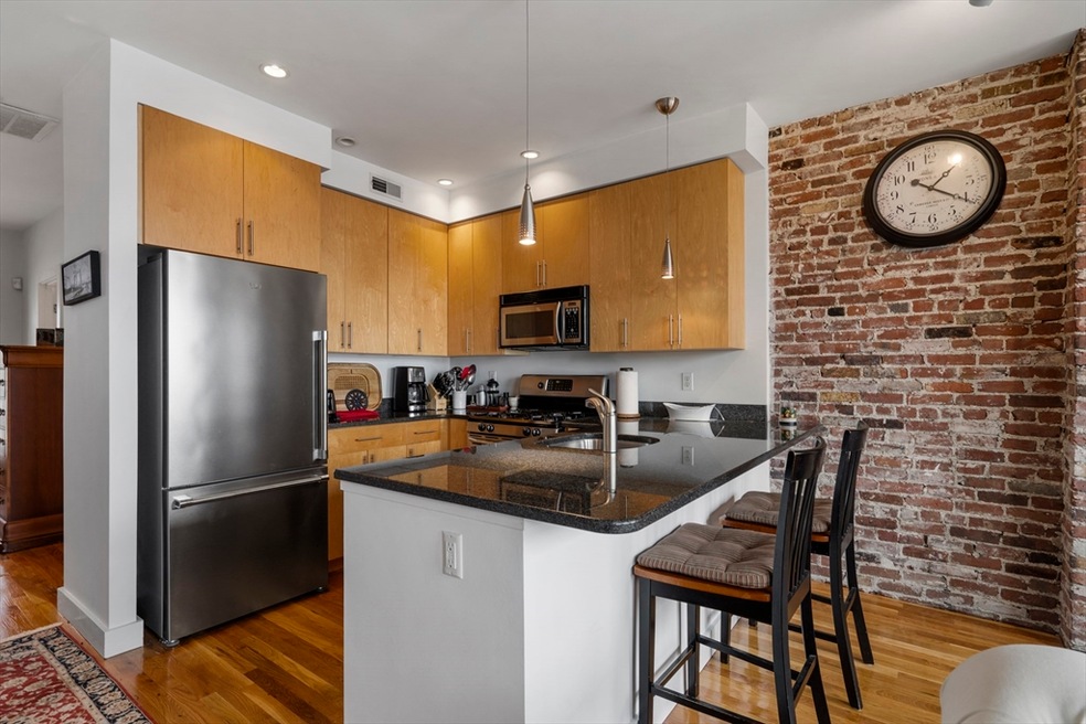 275 W 2nd St unit 2, Boston, MA 02127 - photo 1