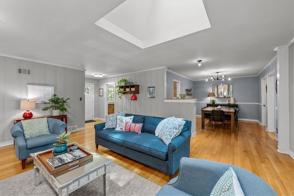 2819 W 89th St, Leawood, KS 66206 - photo 1