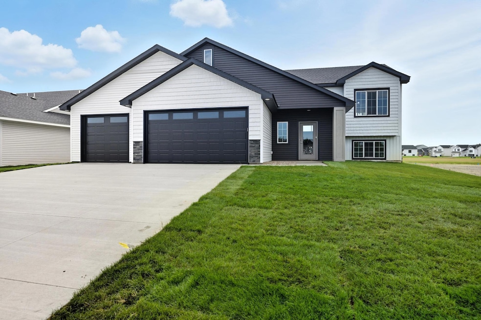 4653 8th St NE, St. Cloud, MN 56304 - photo 1