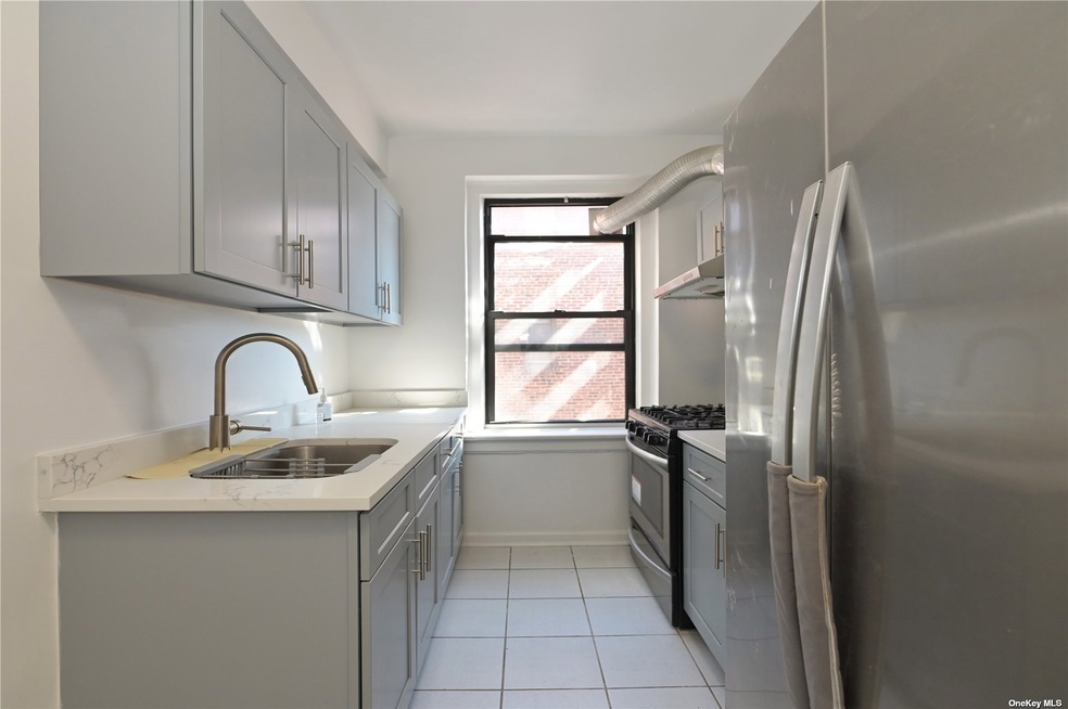 62-64 Saunders St unit M3, Rego Park, NY 11374 - photo 1