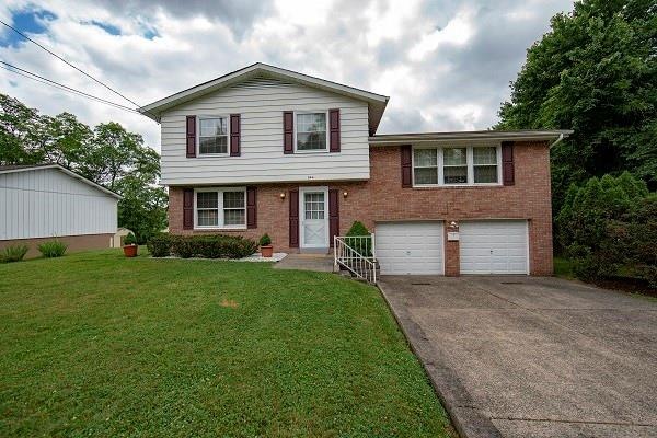Lovely home situated in Bethel Park, close to Will