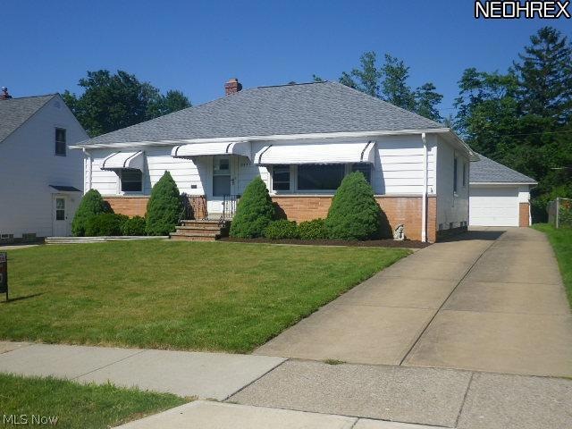 2433 Larchmont Dr, Wickliffe, OH 44092 - photo 1