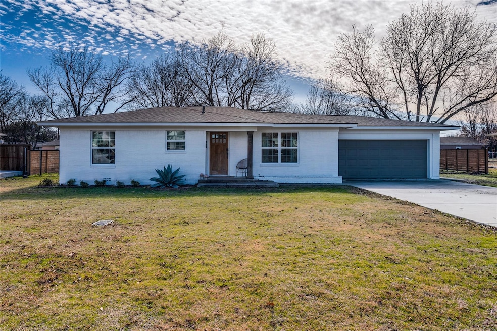 610 W Oak St, Celina, TX 75009 - photo 1