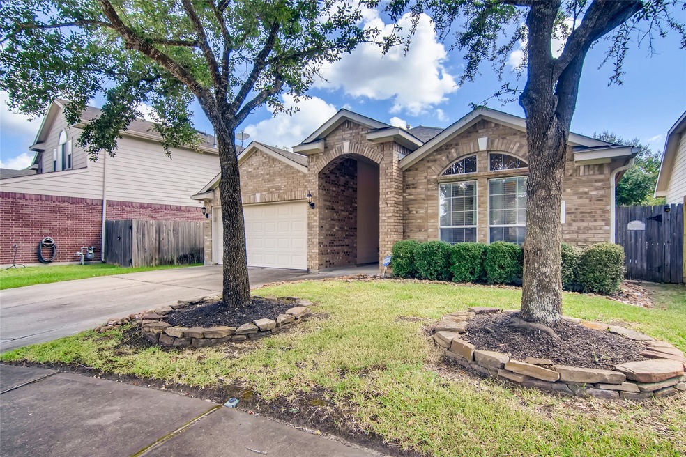 31706 Royal Woods Ct, Conroe, TX 77385 - photo 1