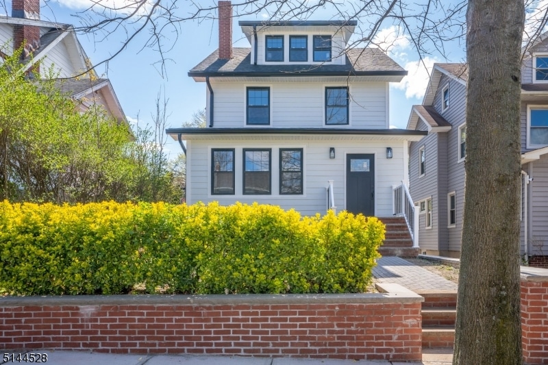 Sold $895,000 • Co-Listing Agent