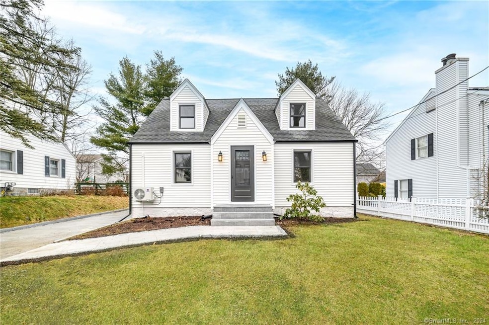 136 Crane St, Fairfield, CT 06825 - photo 1