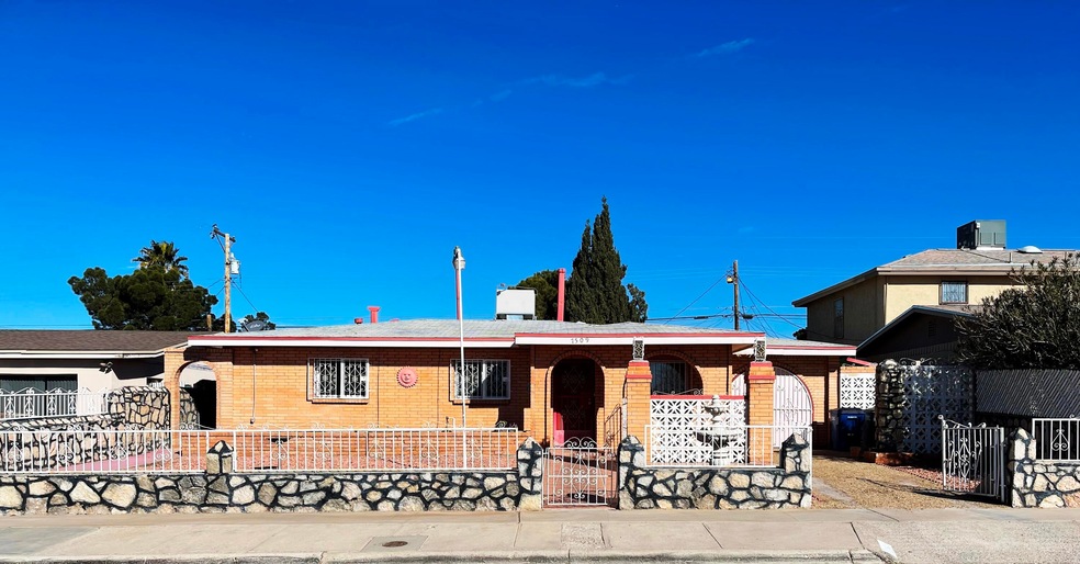 7509 Wilcox Dr, El Paso, TX 79915 - photo 1