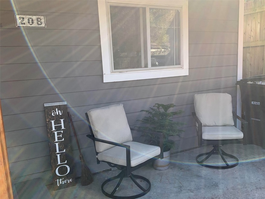 208 Ross St, Cleburne, TX 76031 - photo 1