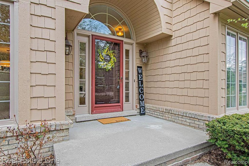647 Windsor Run, Bloomfield Hills, MI 48304 - photo 1