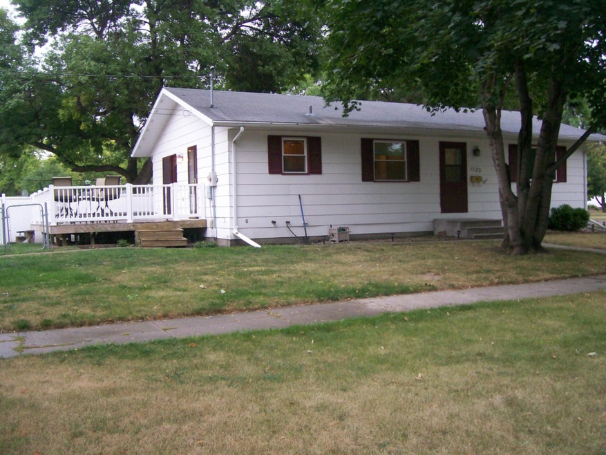 1123 S 16th St, Grand Forks, ND 58201 - photo 1