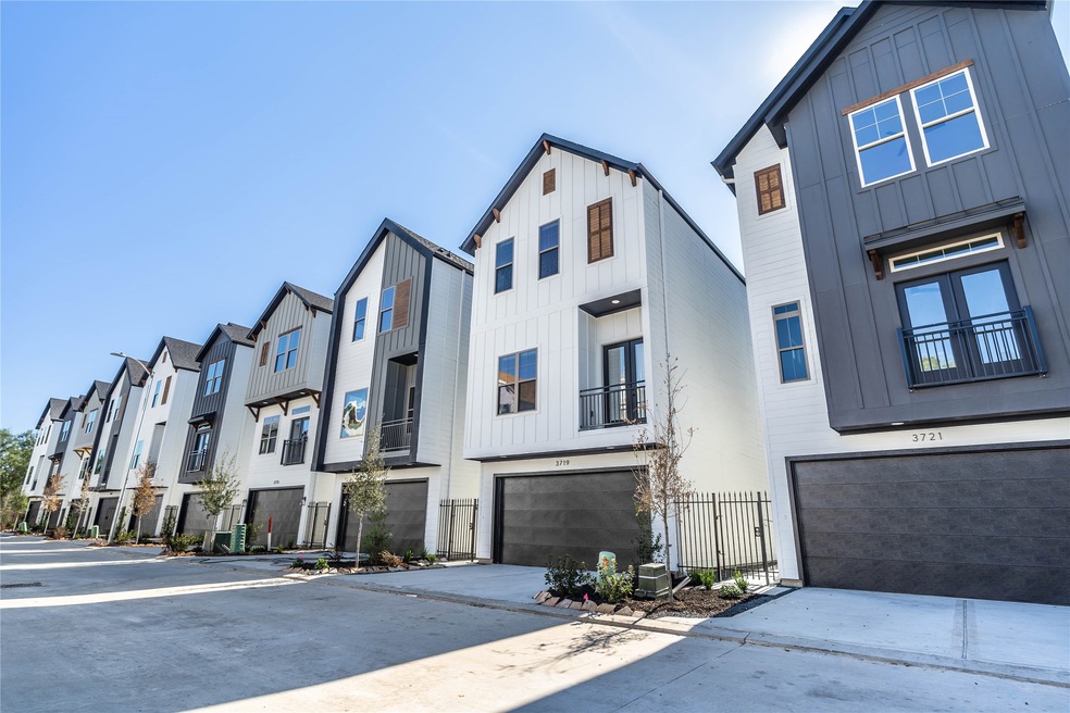 3711 Creekmont Dr, Houston, TX 77091 - photo 1