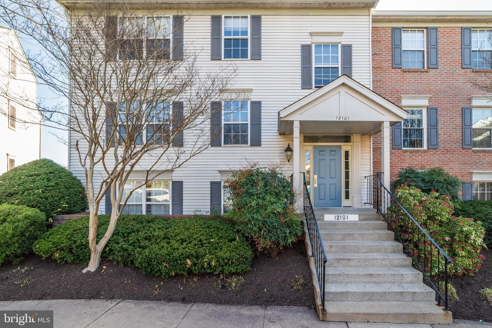12101 Greenway Ct unit 201, Fairfax, VA 22033 - photo 1