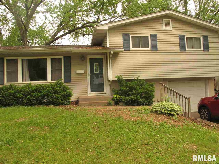 1232 Meadow Lane Dr, Bettendorf, IA 52722 - photo 1