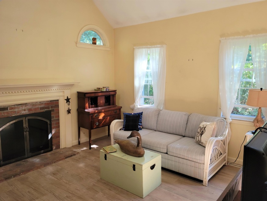 living room2193 Zeno Crocker (2)