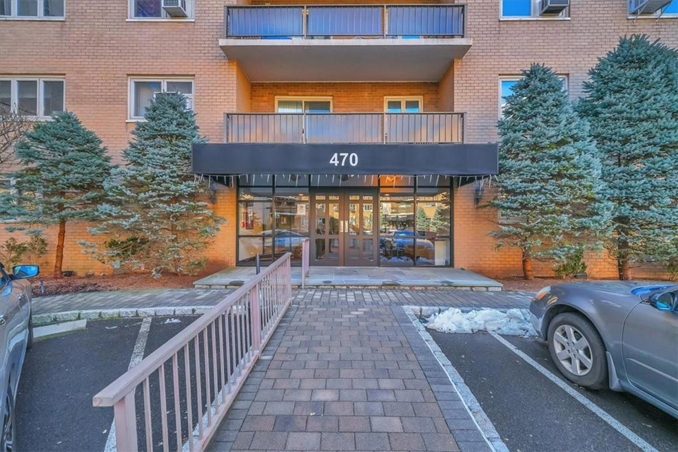 Newport Towers West unit 6U, Harrison, NY 10528 - photo 1