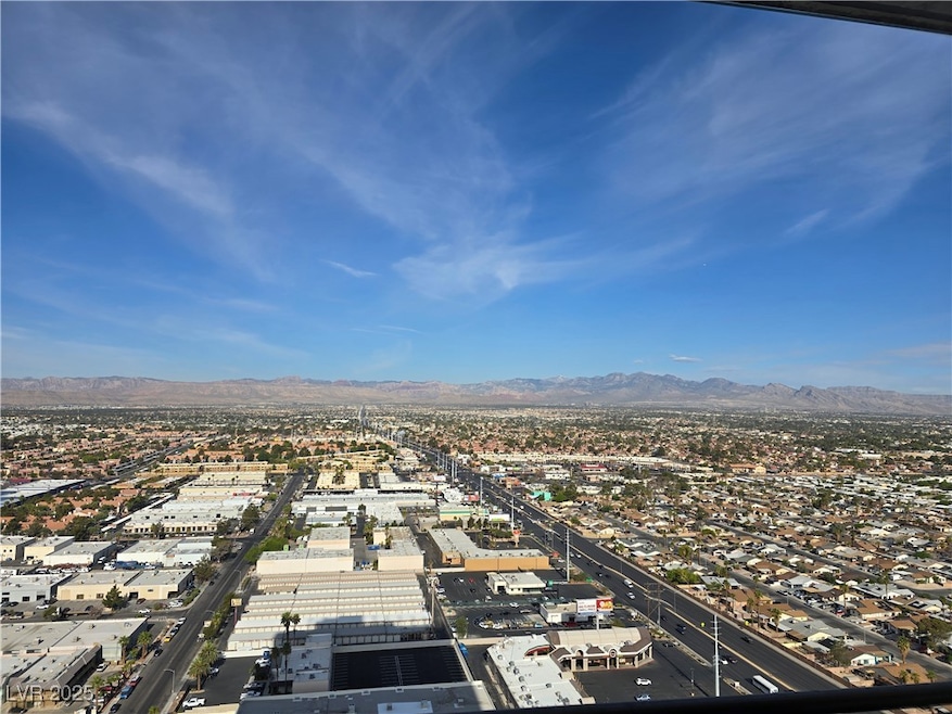 Aerial view with a mountain view