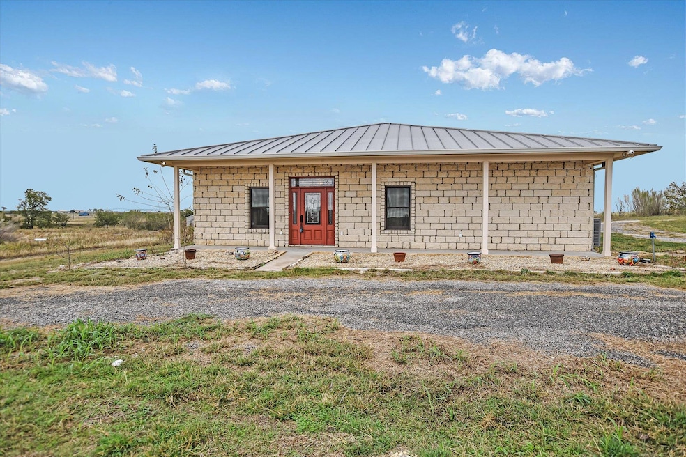 990 Cr 331, Granger, TX 76530 - photo 1