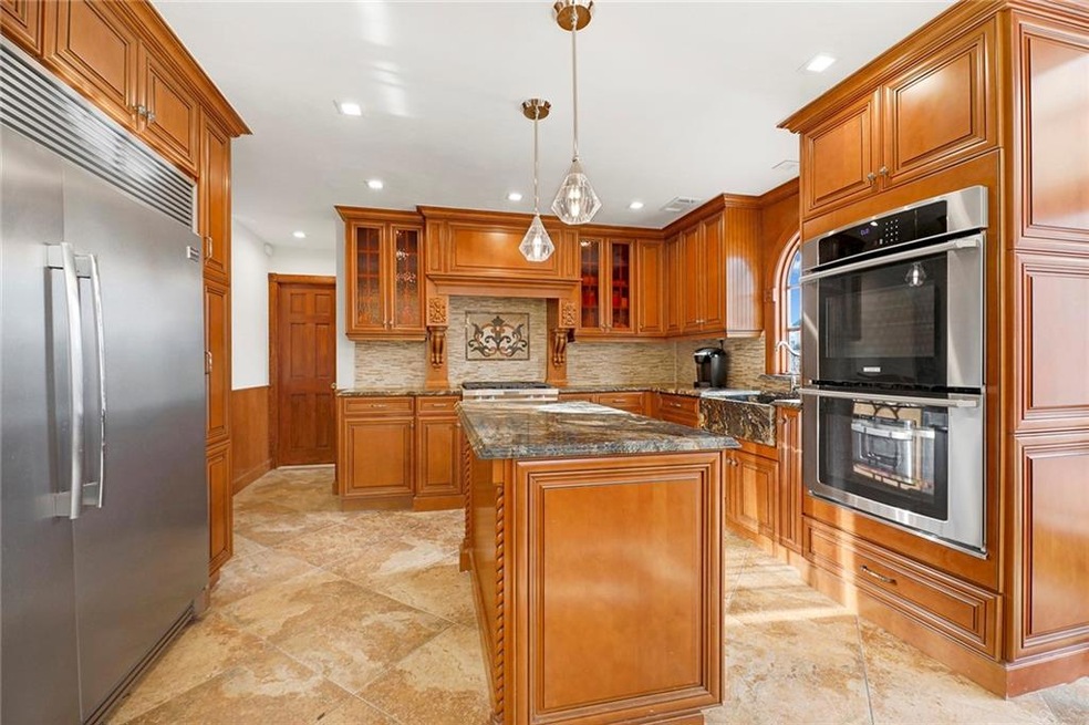 208 Pleasant Plains Ave, Staten Island, NY 10309 - photo 1