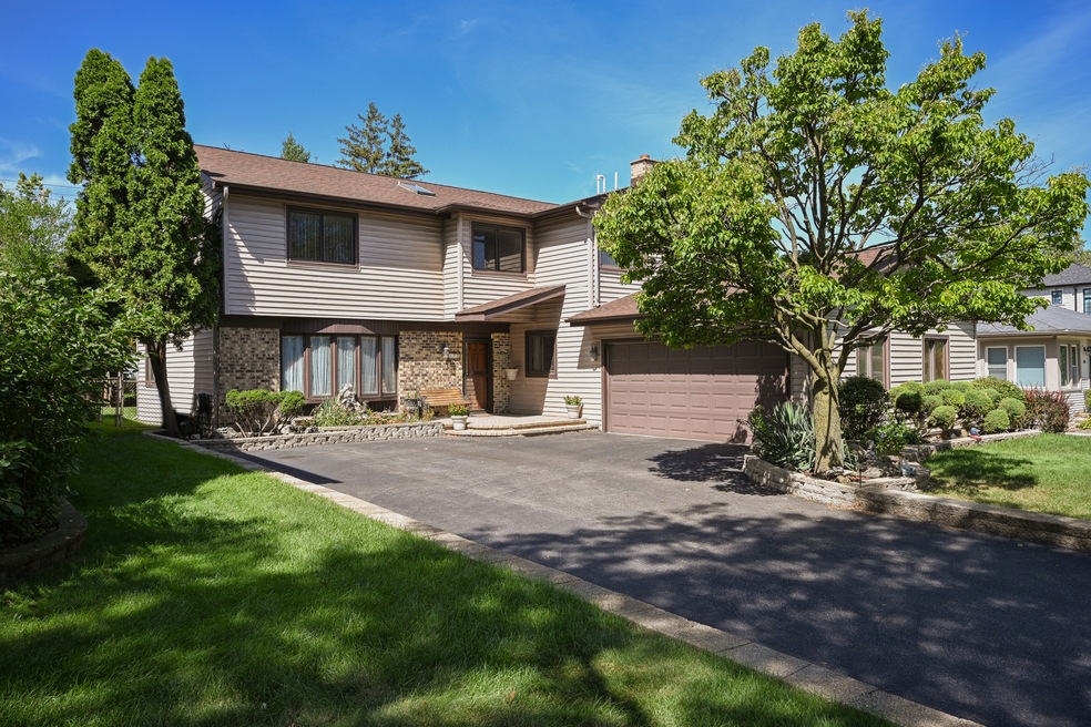 690 N Kenilworth Ave, Elmhurst, IL 60126 - photo 1