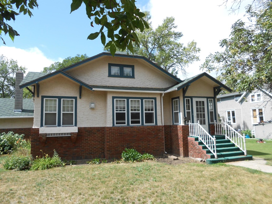 Front of Home<|><|>