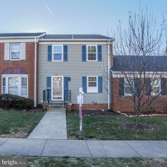 202 Leeds Ct E, Warrenton, VA 20186 - photo 1