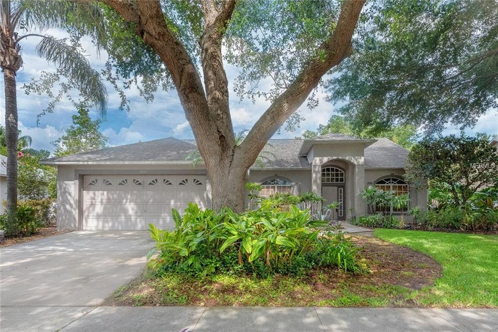 This picture-perfect TROPICAL POOL HOME welcomes y