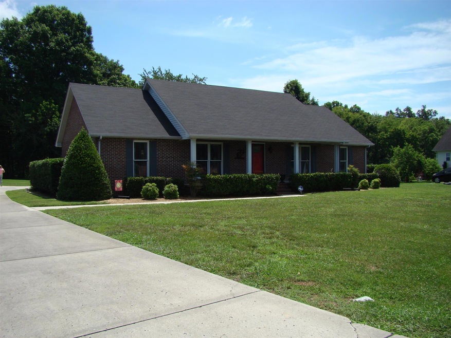 517 Meadowlark Dr, Shelbyville, TN 37160 - photo 1