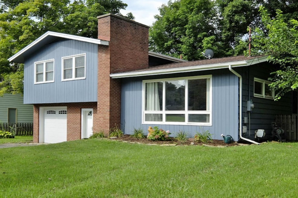 2460 Wildemere-33