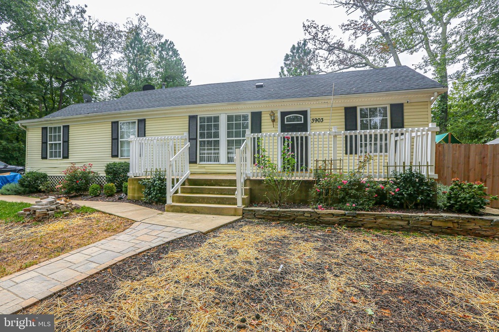 3903 Oakdale Cir, Triangle, VA 22172 - photo 1