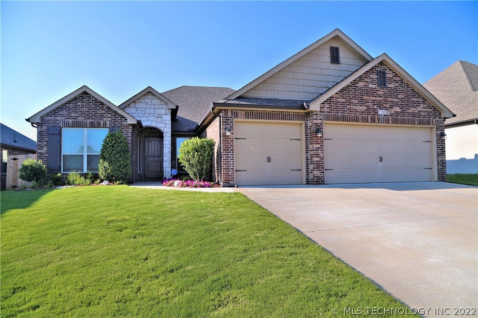 4 bed, 2.5 bath, 3 car garage in BA Schools in The