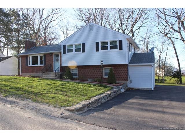 Newer roof, vinyl & brick siding