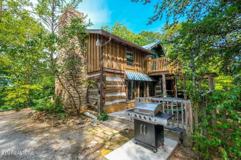 867 Lloyd Huskey Rd, Pigeon Forge, TN 37863 - photo 1