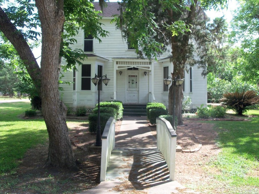 106 Pearl St, Brazoria, TX 77422 - photo 1