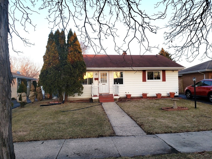 2211 Linden Ave, Waukegan, IL 60087 - photo 1