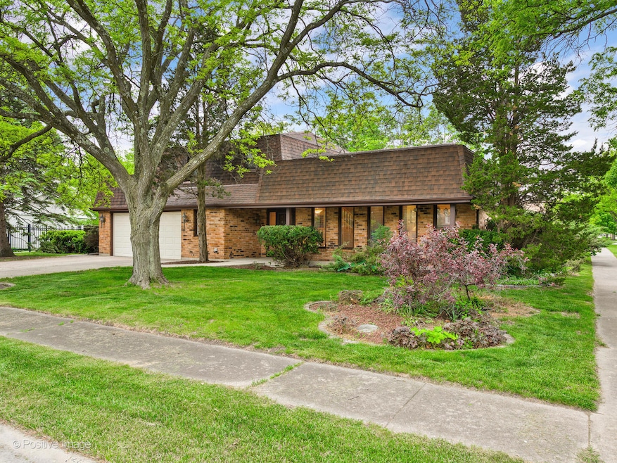 3843 Lizette Ln, Glenview, IL 60026 - photo 1