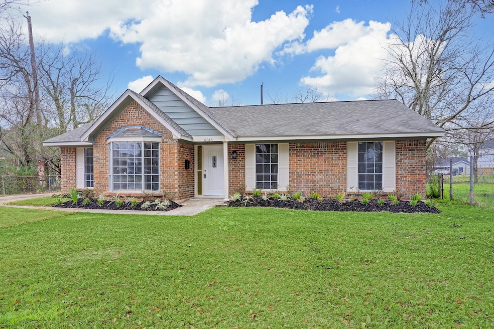 6813 Sherwood Dr, Houston, TX 77021 - photo 1